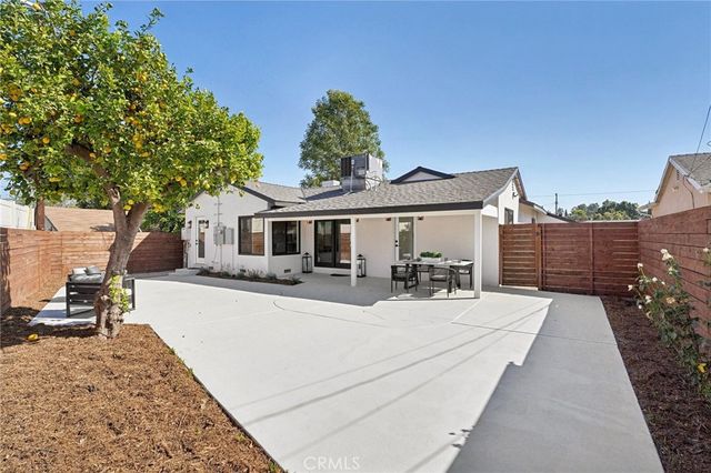 13907 13909 Wyandotte Street, Van Nuys, CA 91405