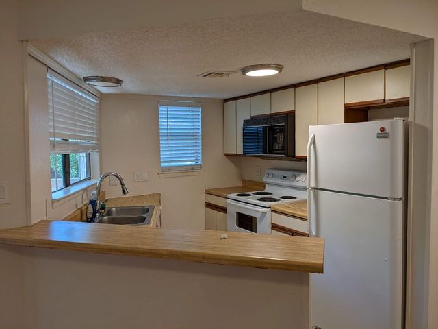 2500 Burleson RD 615, Austin, TX 78741