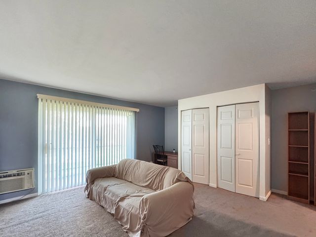 1910 W Hatherleigh Court 2C, Mount Prospect, IL 60056