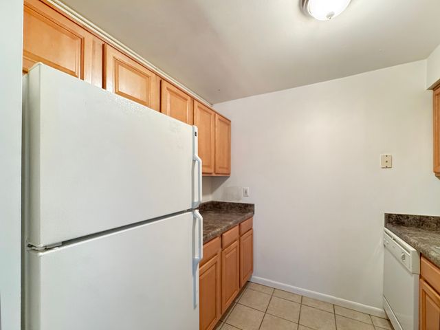1910 W Hatherleigh Court 2C, Mount Prospect, IL 60056