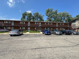 1910 W Hatherleigh Court 2C, Mount Prospect, IL 60056