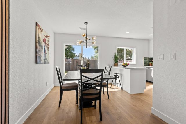 304 Brentwood Dr, Roseville, CA 95678