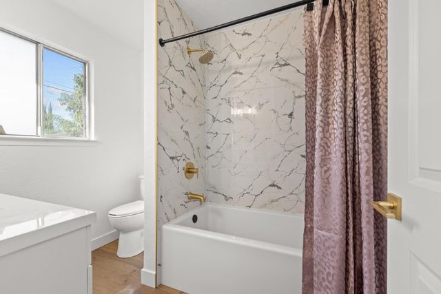 304 Brentwood Dr, Roseville, CA 95678