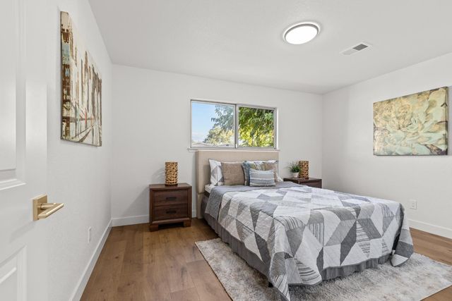 304 Brentwood Dr, Roseville, CA 95678