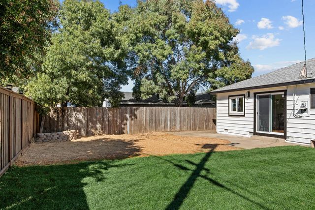 304 Brentwood Dr, Roseville, CA 95678