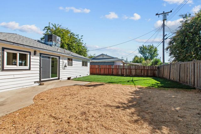 304 Brentwood Dr, Roseville, CA 95678