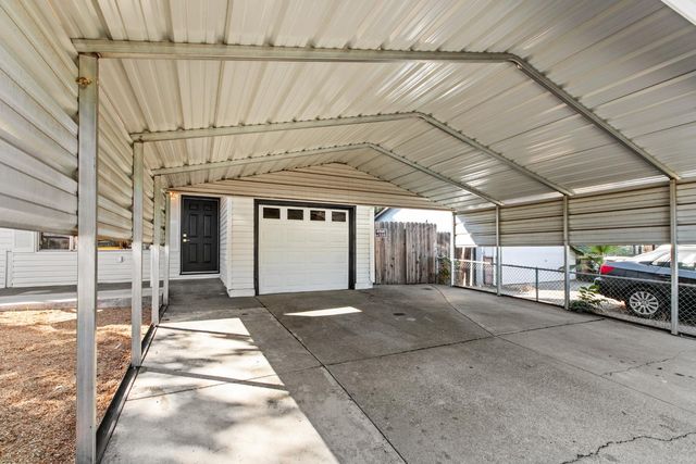 304 Brentwood Dr, Roseville, CA 95678