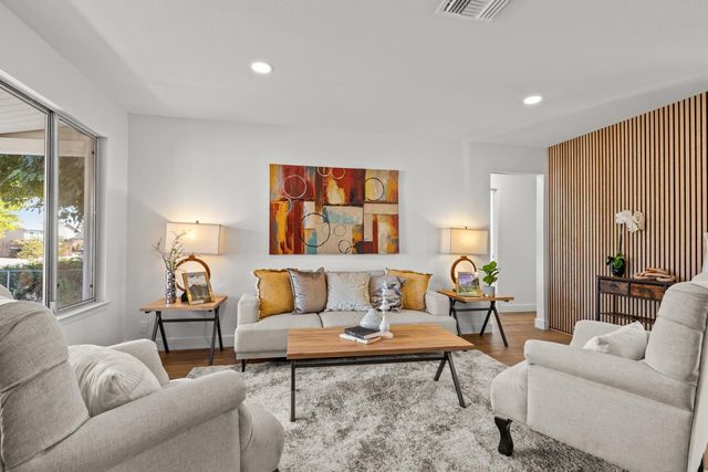 304 Brentwood Dr, Roseville, CA 95678