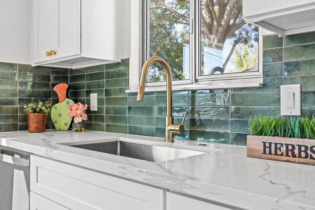 304 Brentwood Dr, Roseville, CA 95678