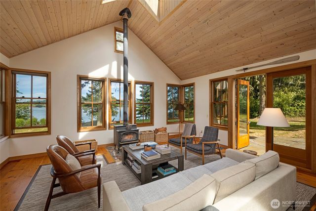 16 Bayshore Road, Friday Harbor, WA 98250