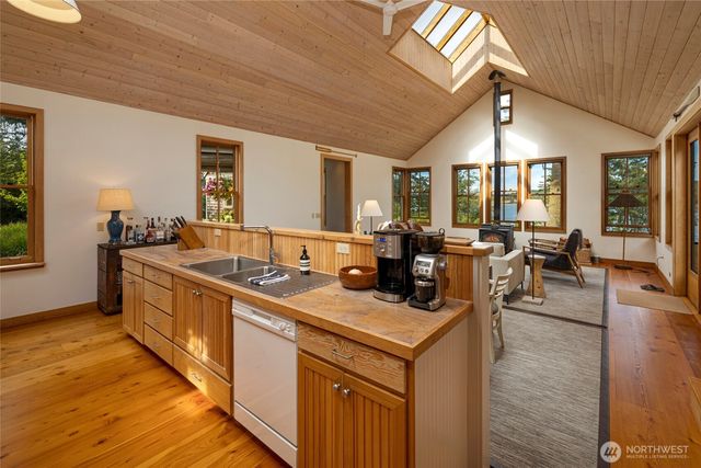 16 Bayshore Road, Friday Harbor, WA 98250