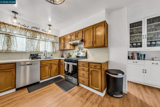 2628 2628 Logan St, Oakland, CA 94601