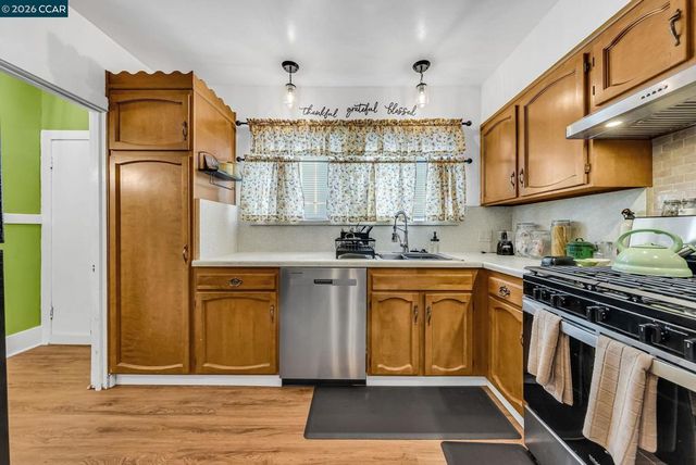 2628 2628 Logan St, Oakland, CA 94601