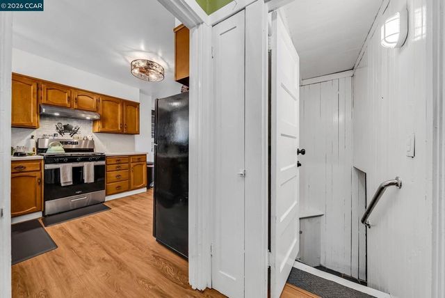 2628 2628 Logan St, Oakland, CA 94601