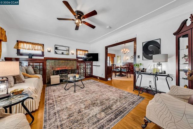 2628 2628 Logan St, Oakland, CA 94601