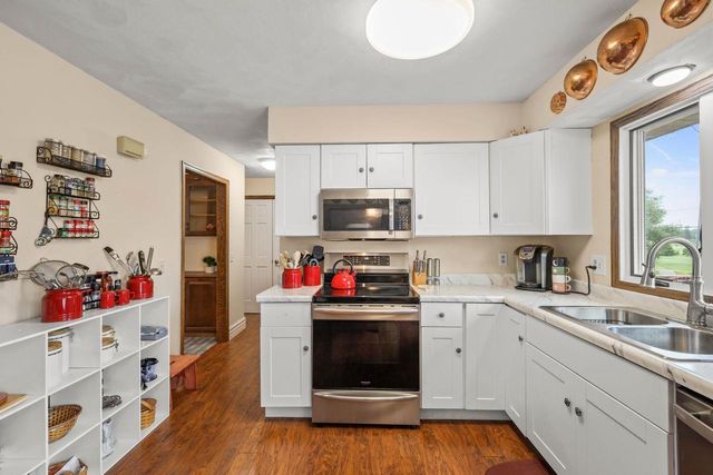 6624 Chestnut Circle, Windsor, WI 53598
