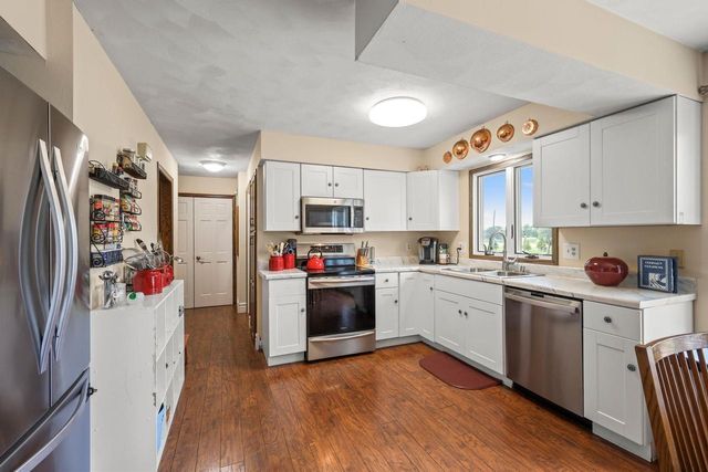 6624 Chestnut Circle, Windsor, WI 53598