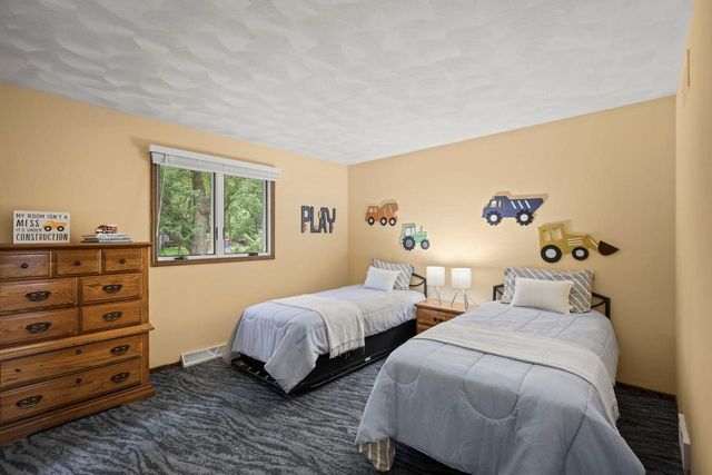 6624 Chestnut Circle, Windsor, WI 53598