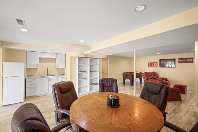 6624 Chestnut Circle, Windsor, WI 53598