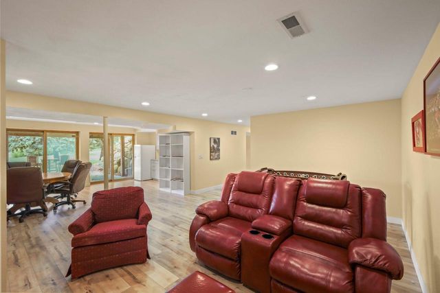 6624 Chestnut Circle, Windsor, WI 53598