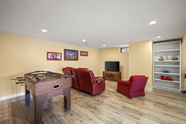 6624 Chestnut Circle, Windsor, WI 53598