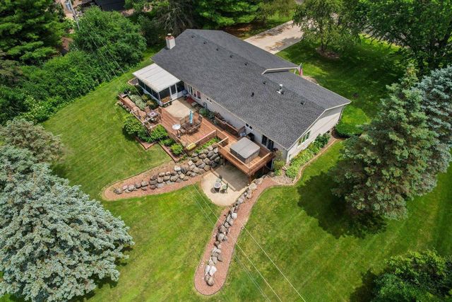 6624 Chestnut Circle, Windsor, WI 53598