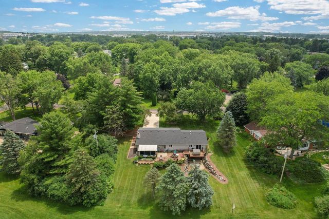 6624 Chestnut Circle, Windsor, WI 53598