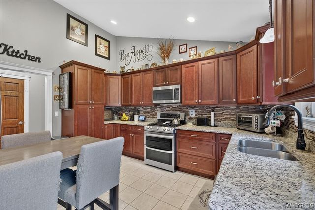 11622 East Avenue, Marilla, NY 14102