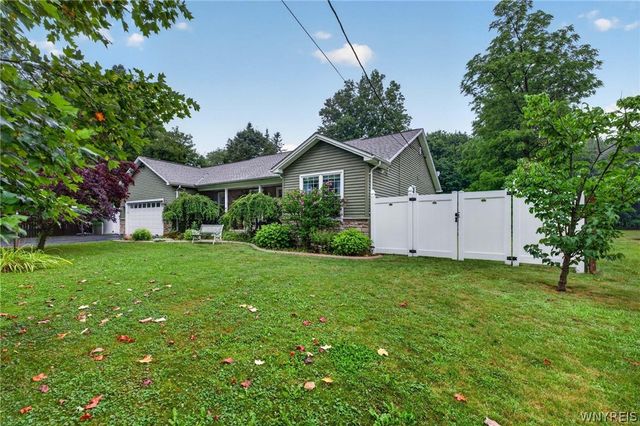 11622 East Avenue, Marilla, NY 14102