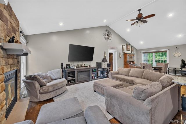 11622 East Avenue, Marilla, NY 14102