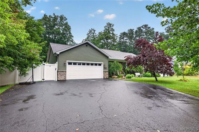 11622 East Avenue, Marilla, NY 14102