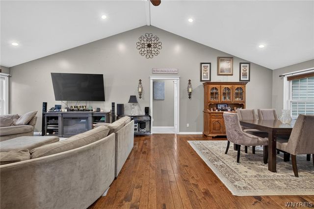 11622 East Avenue, Marilla, NY 14102