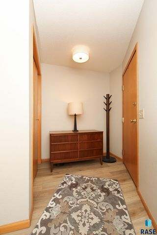 4605 W Custer Ln Lane 305, Sioux Falls, SD 57106