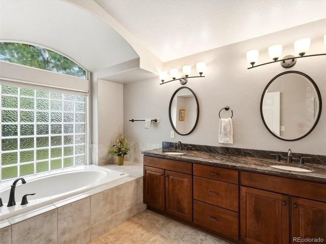 9720 Brook Hill Ct, Lone Tree, CO 80124