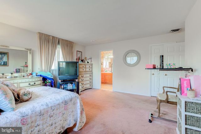 4900 CEDAR LN, Drexel Hill, PA 19026