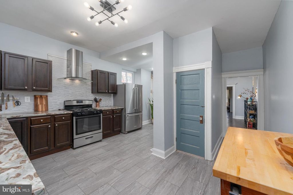 Image 11 of property listing at 2512 BROOKFIELD AVE, Baltimore, MD 21217