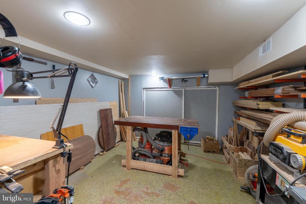 Image 27 of property listing at 2512 BROOKFIELD AVE, Baltimore, MD 21217