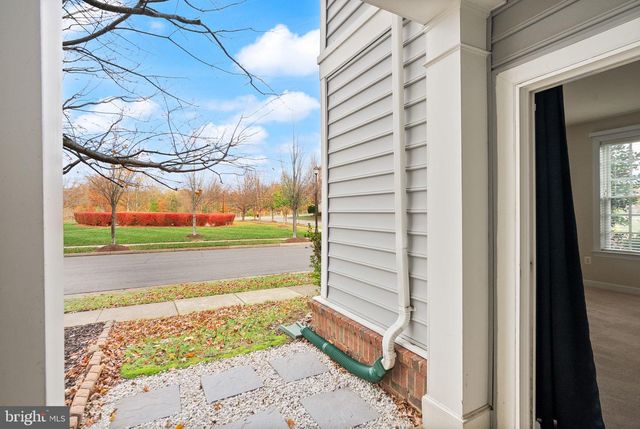 11821 WHITWORTH CANNON LN, Bristow, VA 20136