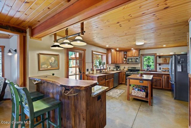 21807 E Doyle RD, Cataldo, ID 83810
