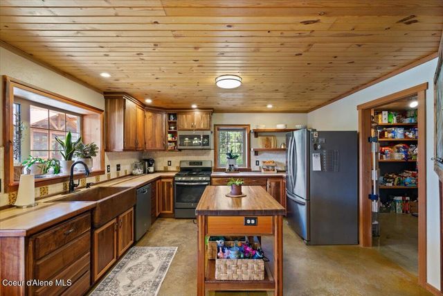 21807 E Doyle RD, Cataldo, ID 83810