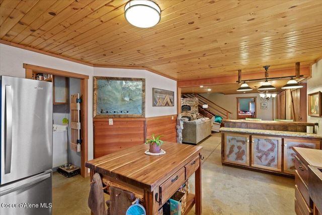 21807 E Doyle RD, Cataldo, ID 83810