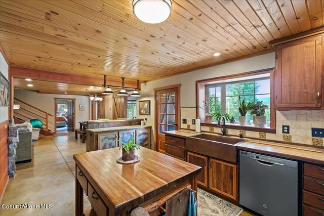 21807 E Doyle RD, Cataldo, ID 83810