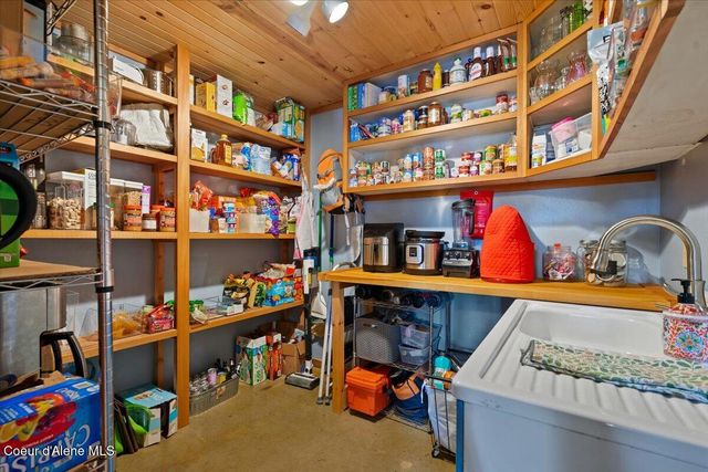 21807 E Doyle RD, Cataldo, ID 83810