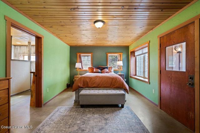 21807 E Doyle RD, Cataldo, ID 83810