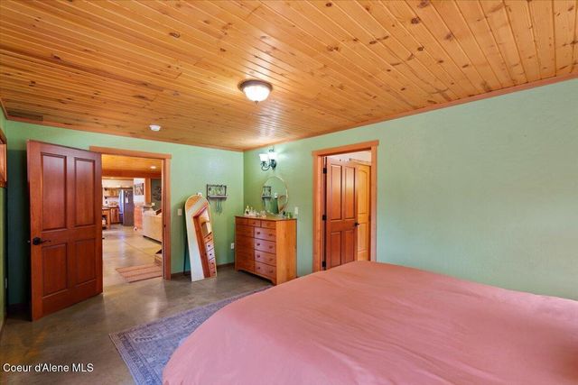 21807 E Doyle RD, Cataldo, ID 83810