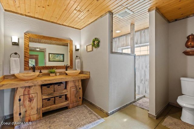 21807 E Doyle RD, Cataldo, ID 83810