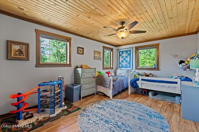 21807 E Doyle RD, Cataldo, ID 83810
