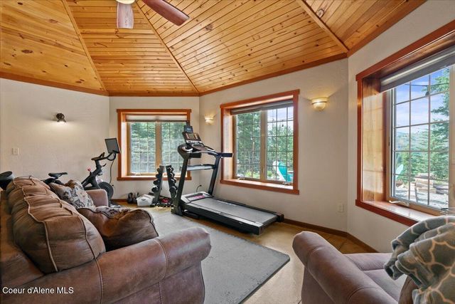 21807 E Doyle RD, Cataldo, ID 83810