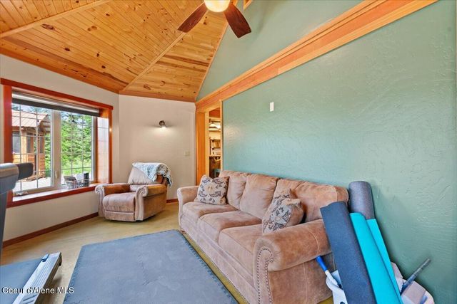 21807 E Doyle RD, Cataldo, ID 83810