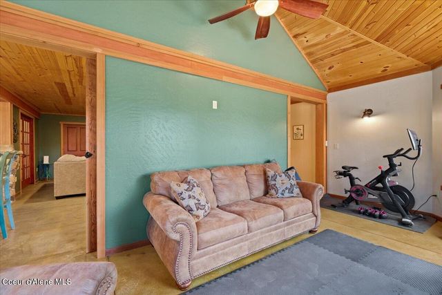 21807 E Doyle RD, Cataldo, ID 83810